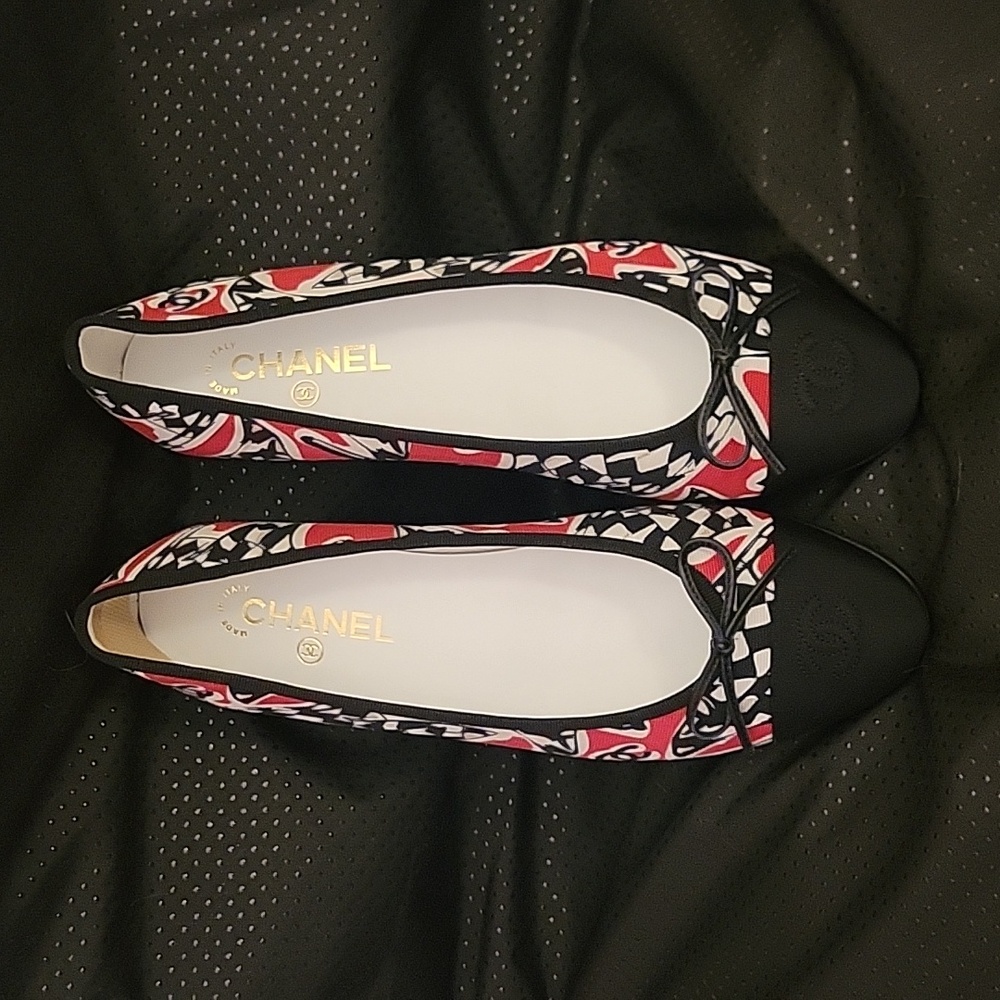 Chanel Interlocking CC Logo Ballet Flats